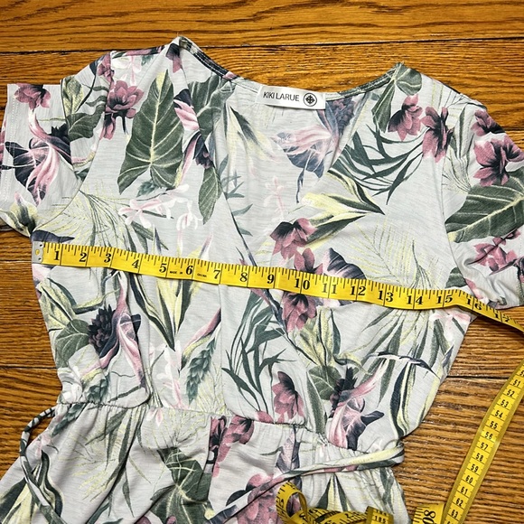 Kiki Larue dress. Marnie Floral print wrap style.Size Small. Excellent condition - Picture 6 of 9